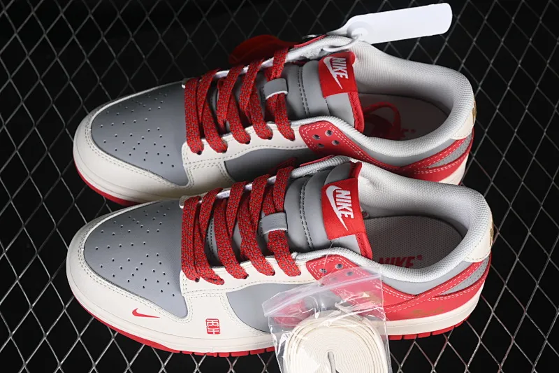 All categories Nk SB Dunk Series Nk SB Dunk Low High-end customized low-top sneakers Nike SB Dunk Low beige gray red contrast color High-end customized low-top casual skate shoes QW5288-106